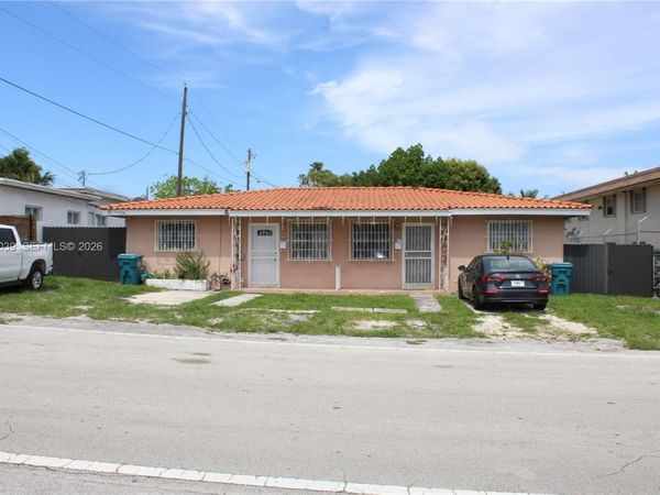 1040 NW 23rd Ct , Miami, FL 33125