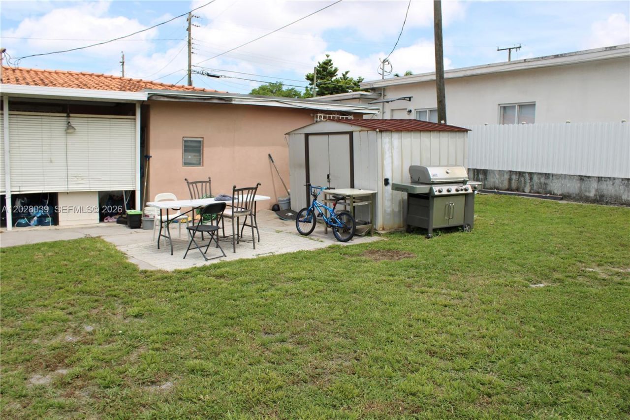 1040 NW 23rd Ct , Miami, FL 33125 Photo