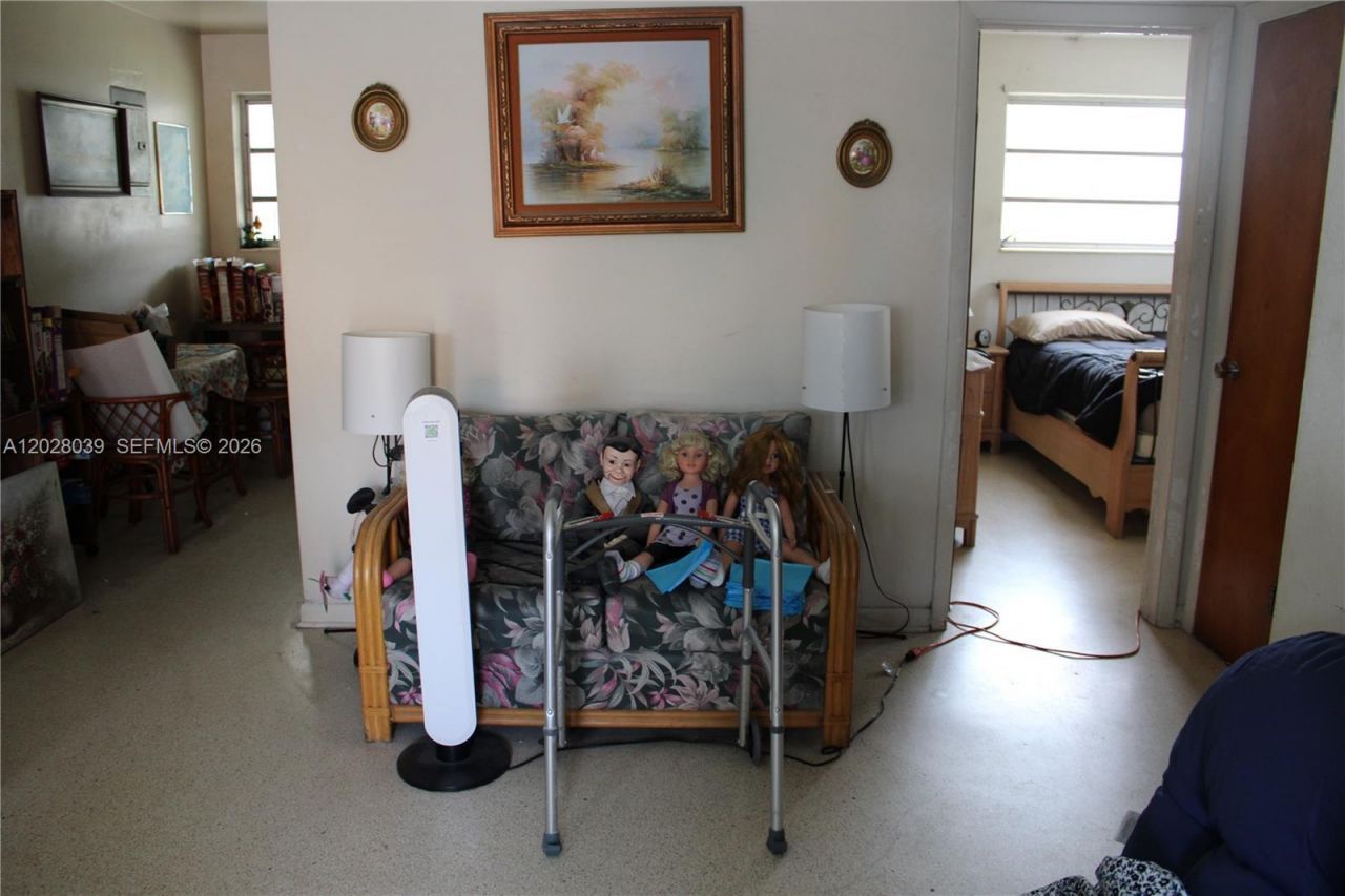 1040 NW 23rd Ct , Miami, FL 33125 Photo