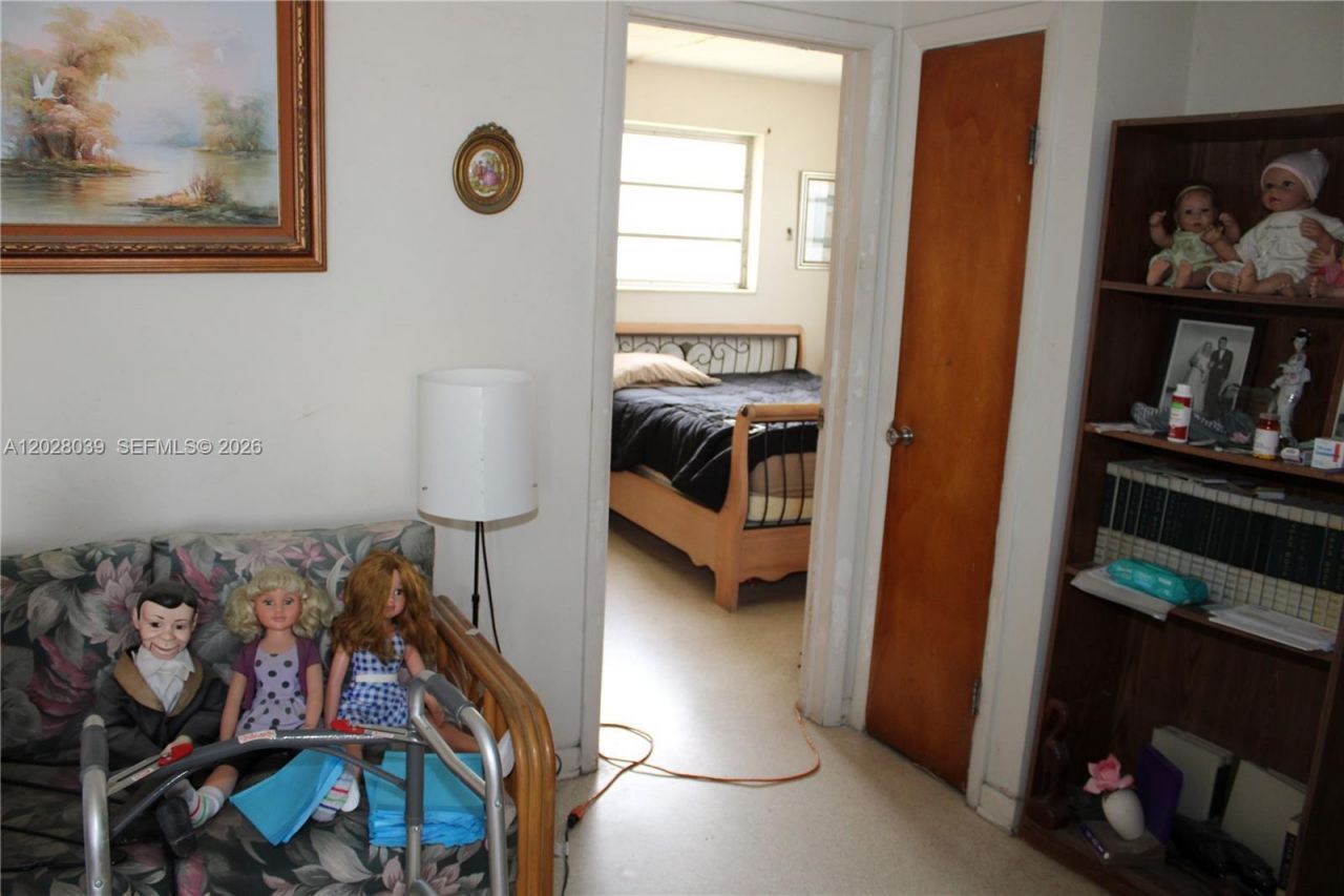 1040 NW 23rd Ct , Miami, FL 33125 Photo