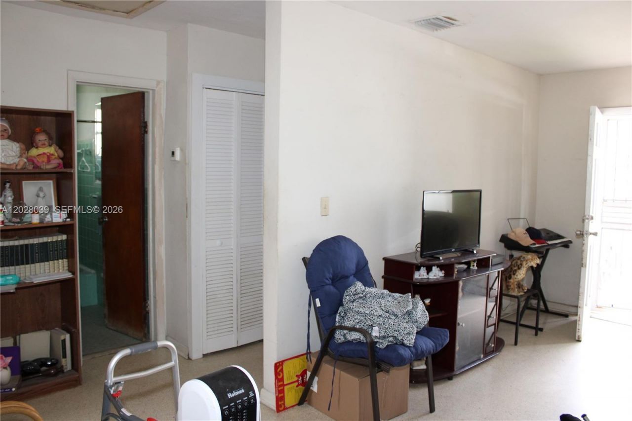 1040 NW 23rd Ct , Miami, FL 33125 Photo