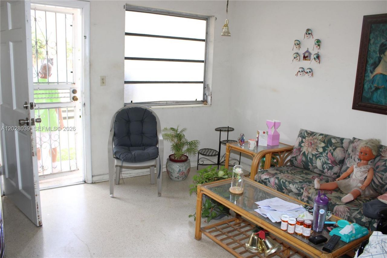 1040 NW 23rd Ct , Miami, FL 33125 Photo