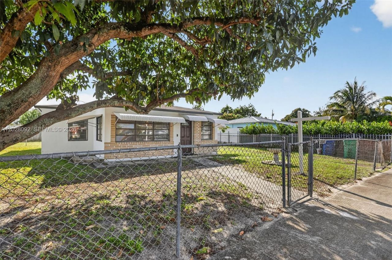 2440 NW 152nd Ter , Miami Gardens, FL 33054 Photo