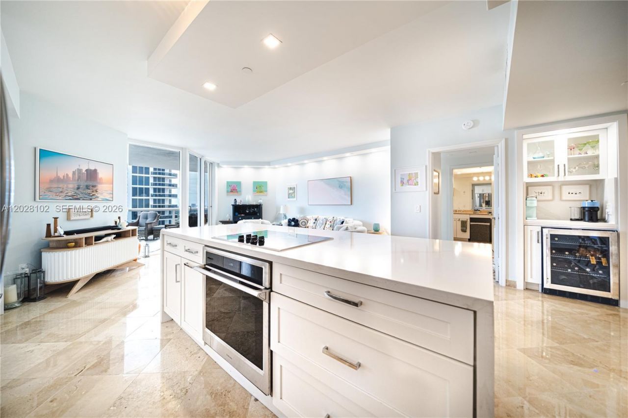 4779 Collins Ave , Unit 3504, Miami Beach, FL 33140 Photo