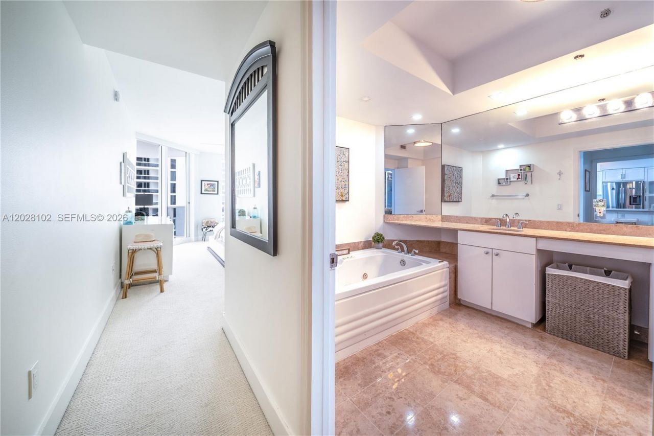 4779 Collins Ave , Unit 3504, Miami Beach, FL 33140 Photo