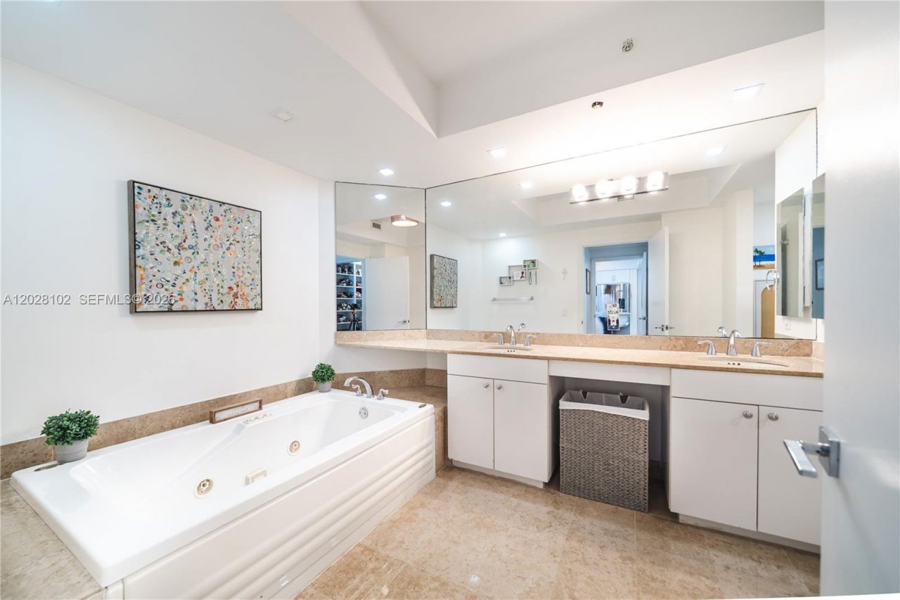 4779 Collins Ave , Unit 3504, Miami Beach, FL 33140 Photo