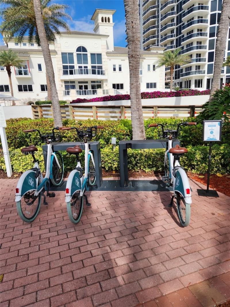 4779 Collins Ave , Unit 3504, Miami Beach, FL 33140 Photo
