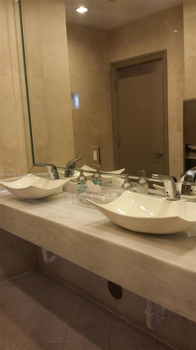 4779 Collins Ave , Unit 3504, Miami Beach, FL 33140 Photo