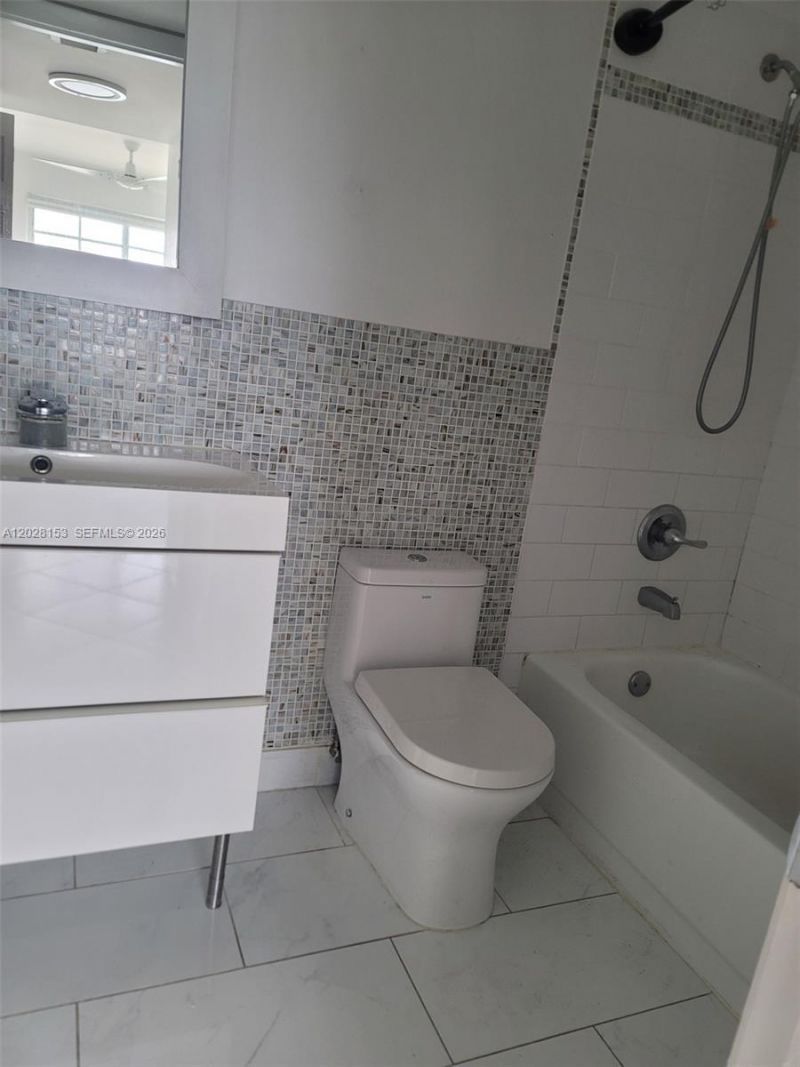 2600 Collins Ave, Unit 411, Miami Beach, FL 33140 Photo