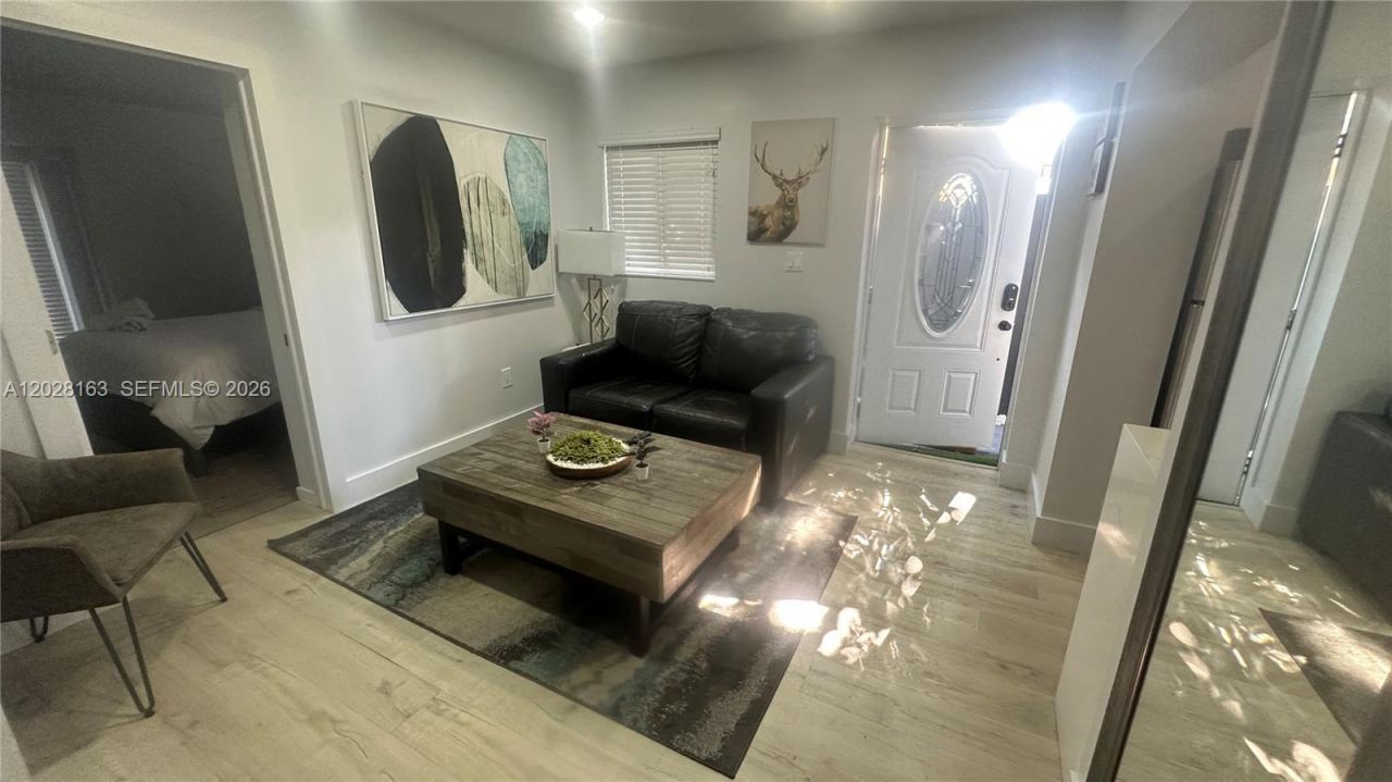 4290 SW 9th St , Unit B, Miami, FL 33134 Photo