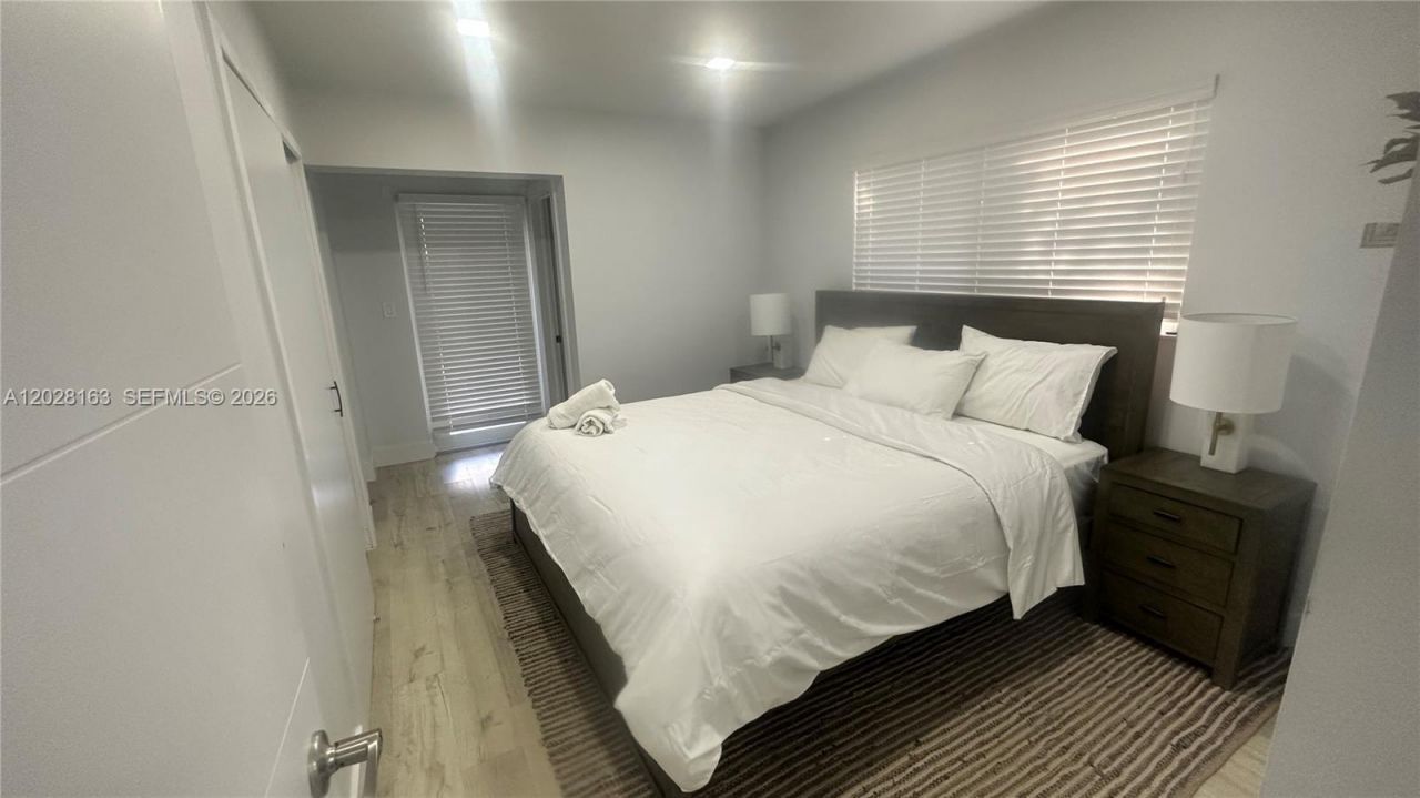 4290 SW 9th St , Unit B, Miami, FL 33134 Photo