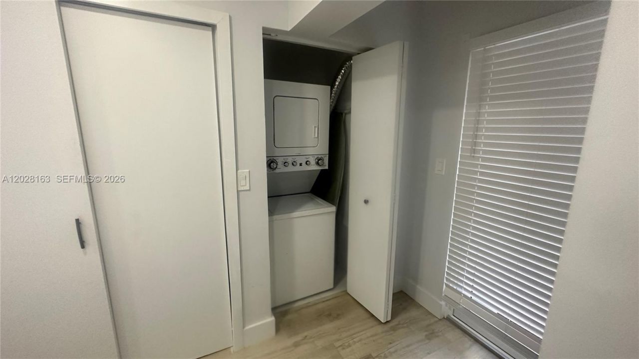 4290 SW 9th St , Unit B, Miami, FL 33134 Photo