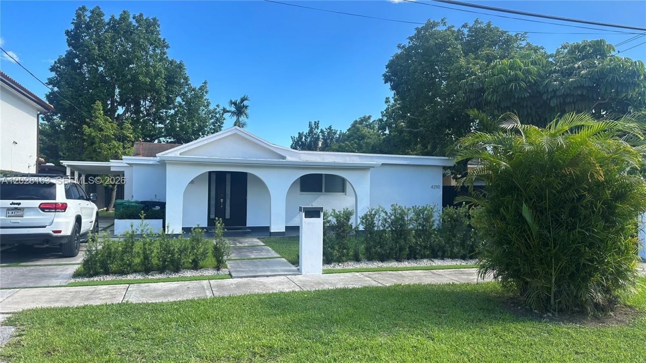 4290 SW 9th St , Unit B, Miami, FL 33134 Photo