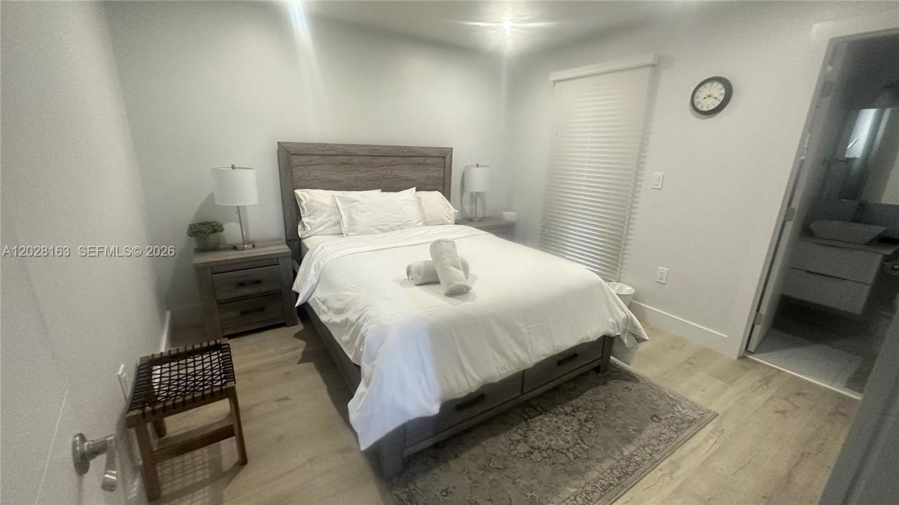 4290 SW 9th St , Unit B, Miami, FL 33134 Photo