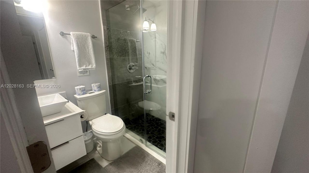 4290 SW 9th St , Unit B, Miami, FL 33134 Photo