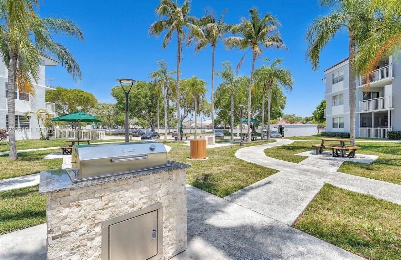 8580 SW 212th St , Unit 303, Cutler Bay, FL 33189 Photo
