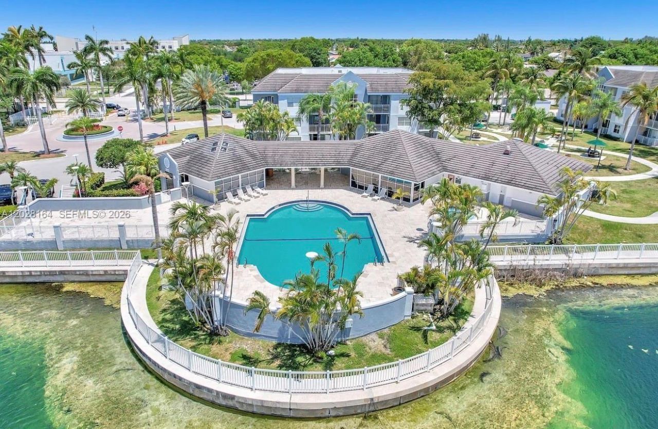 8580 SW 212th St , Unit 303, Cutler Bay, FL 33189 Photo