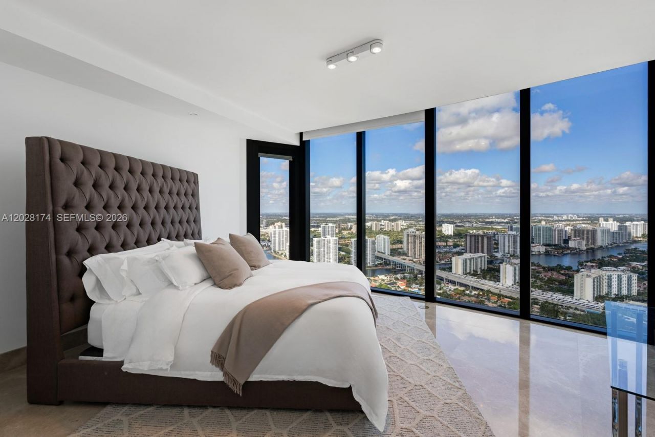 18555 Collins Ave , Unit 5105, Sunny Isles Beach, FL 33160 Photo