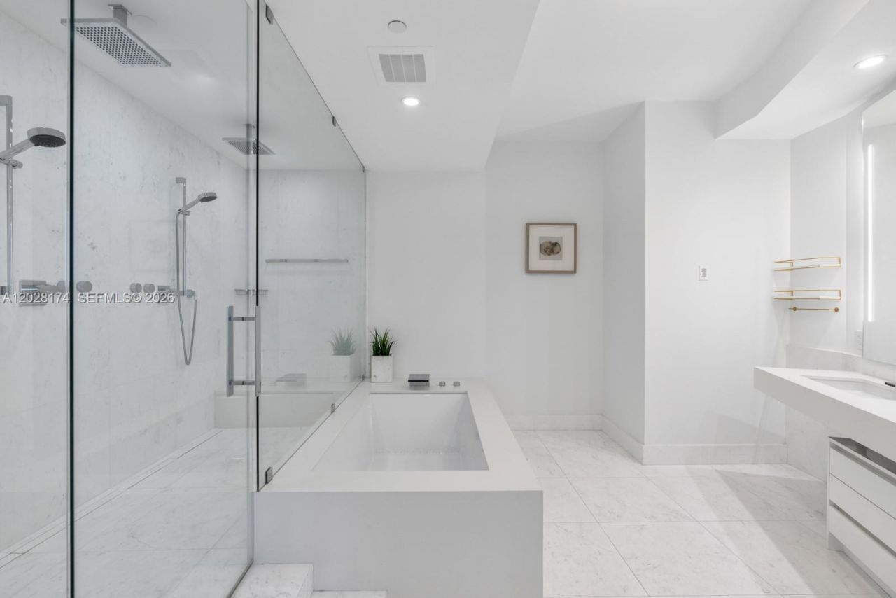 18555 Collins Ave , Unit 5105, Sunny Isles Beach, FL 33160 Photo