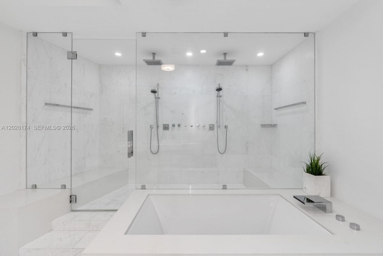 18555 Collins Ave , Unit 5105, Sunny Isles Beach, FL 33160 Photo