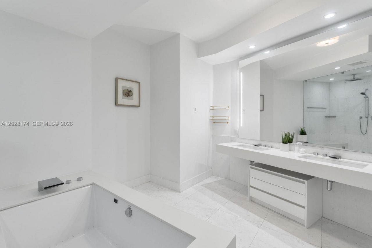18555 Collins Ave , Unit 5105, Sunny Isles Beach, FL 33160 Photo