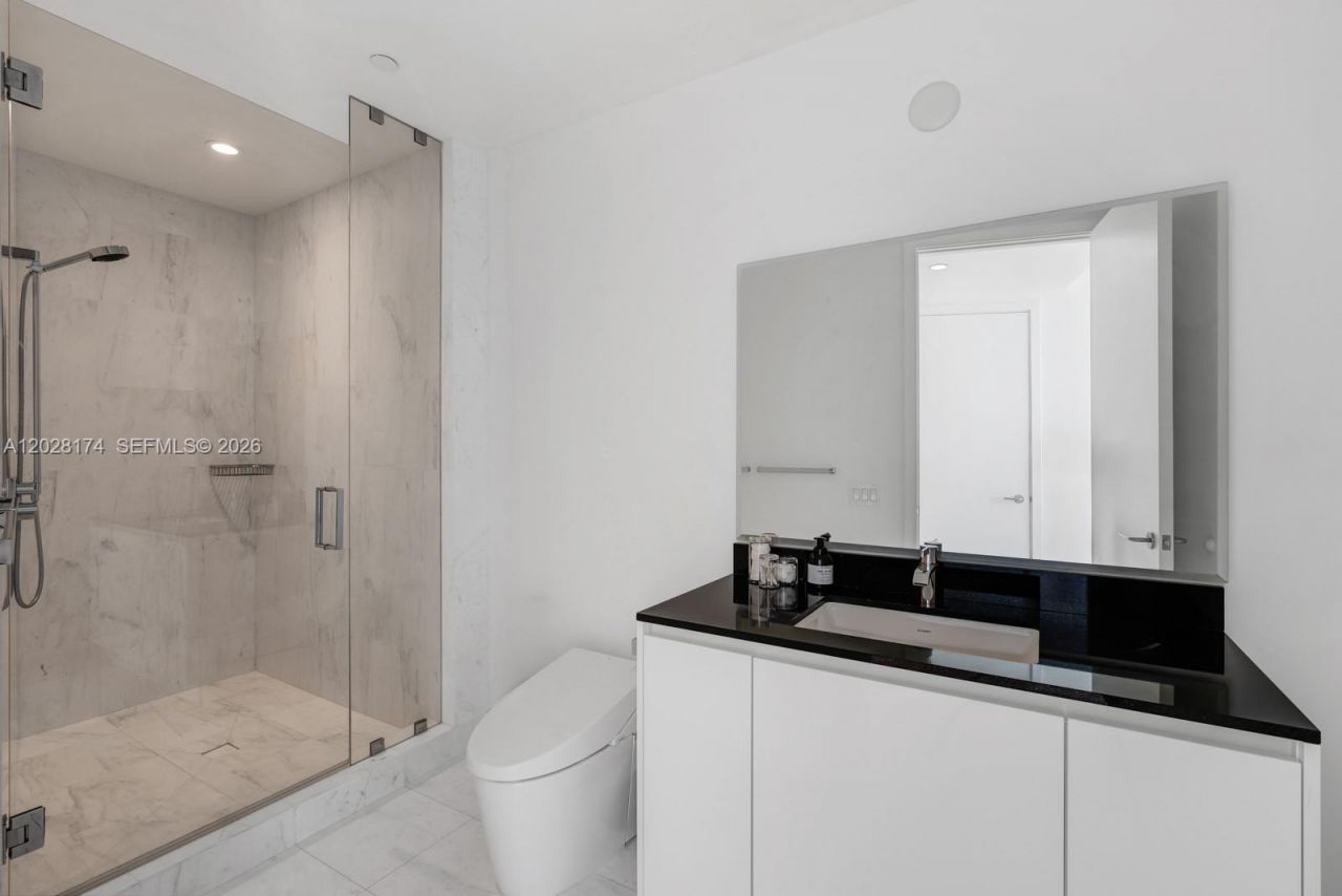 18555 Collins Ave , Unit 5105, Sunny Isles Beach, FL 33160 Photo