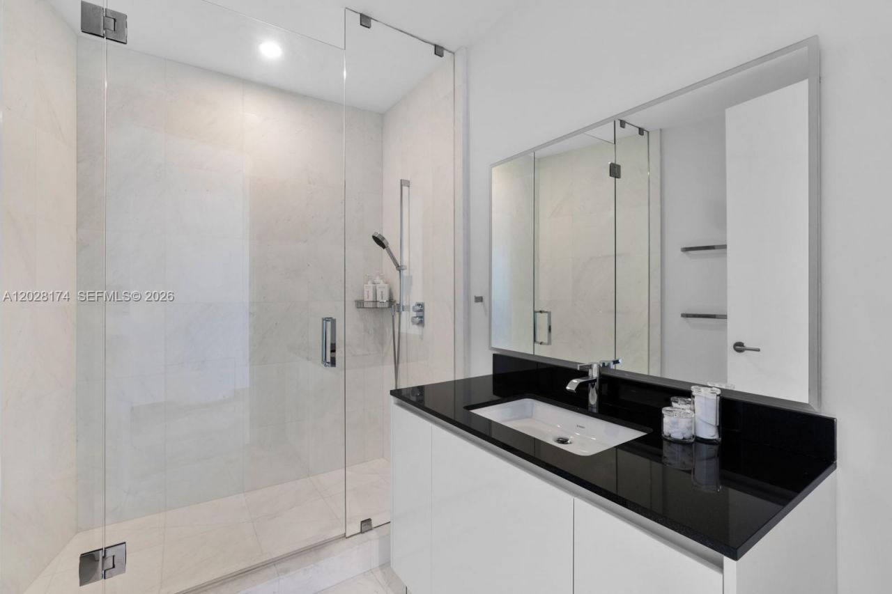 18555 Collins Ave , Unit 5105, Sunny Isles Beach, FL 33160 Photo
