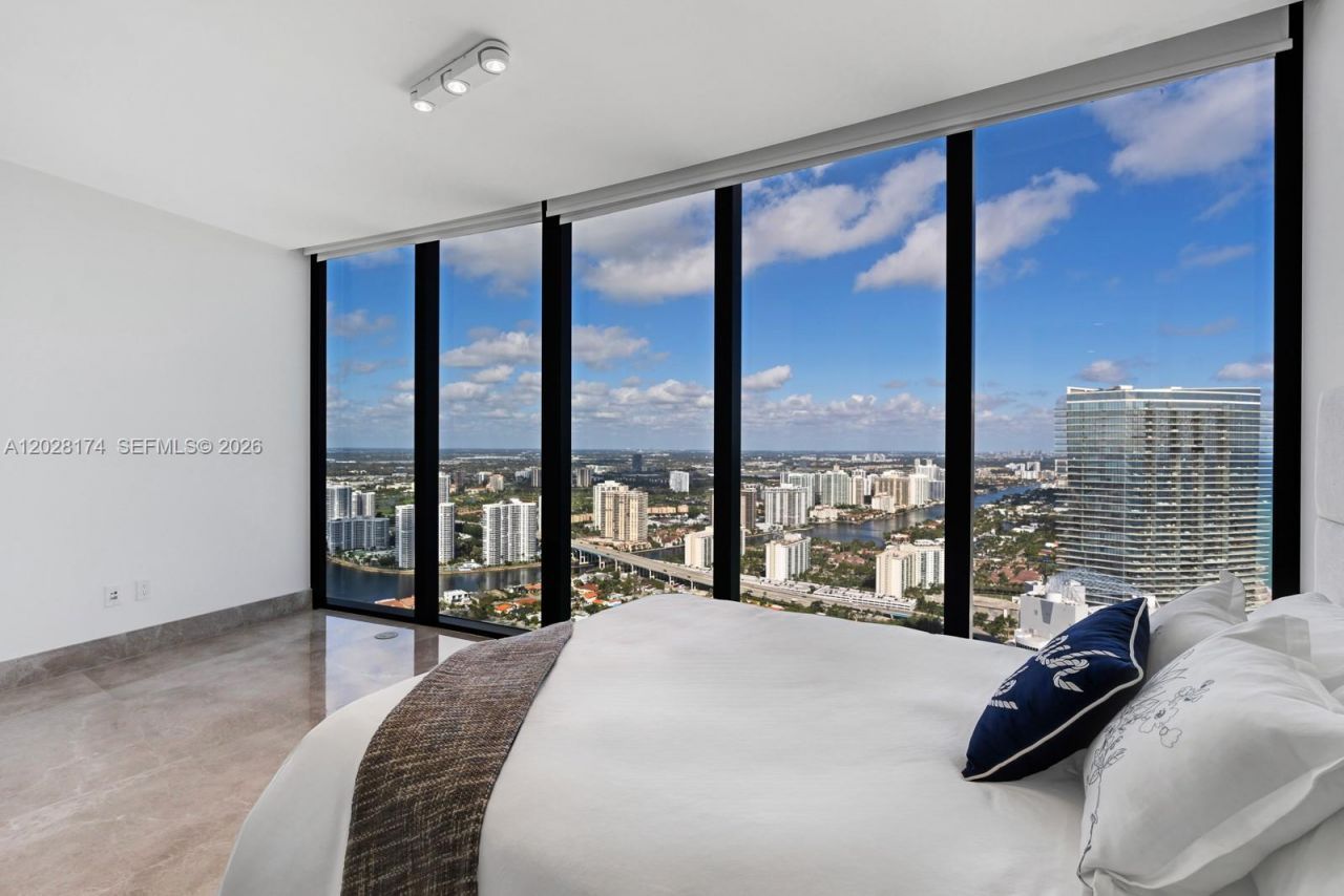 18555 Collins Ave , Unit 5105, Sunny Isles Beach, FL 33160 Photo