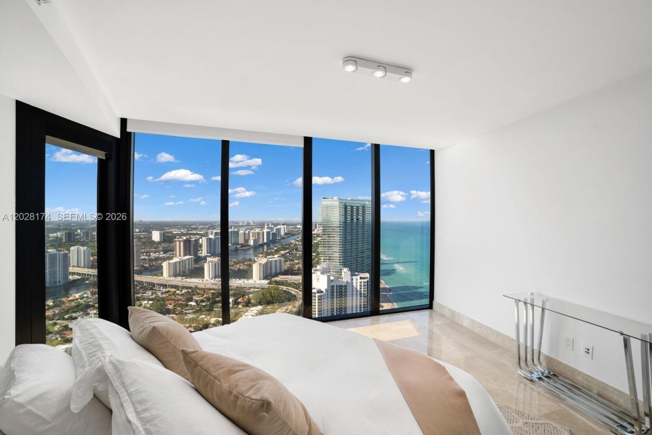 18555 Collins Ave , Unit 5105, Sunny Isles Beach, FL 33160 Photo