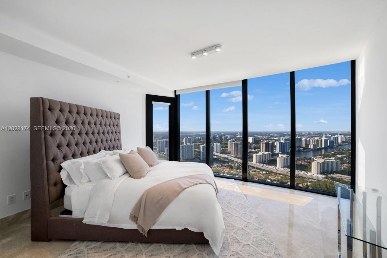 18555 Collins Ave , Unit 5105, Sunny Isles Beach, FL 33160 Photo