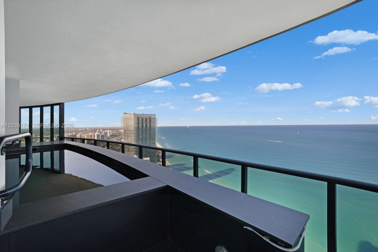 18555 Collins Ave , Unit 5105, Sunny Isles Beach, FL 33160 Photo
