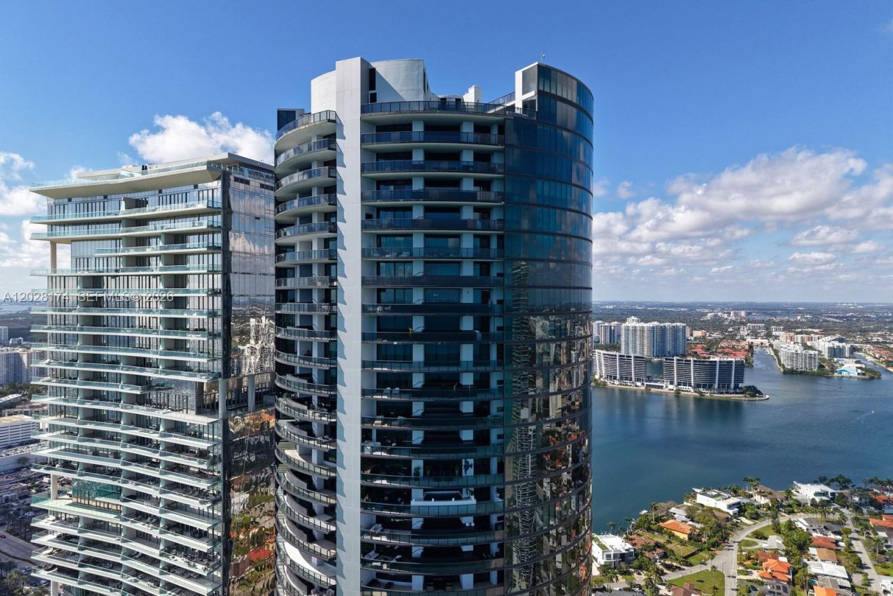 18555 Collins Ave , Unit 5105, Sunny Isles Beach, FL 33160 Photo