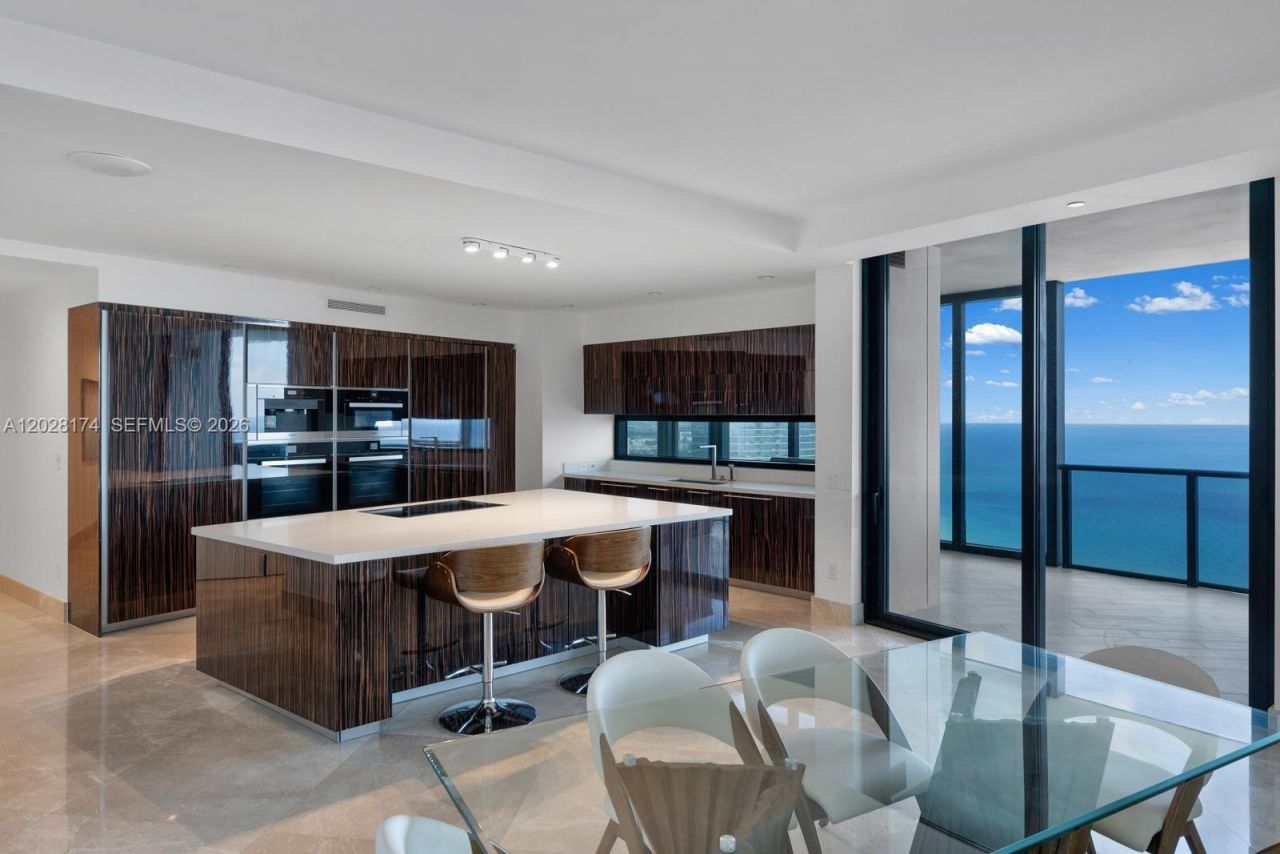 18555 Collins Ave , Unit 5105, Sunny Isles Beach, FL 33160 Photo