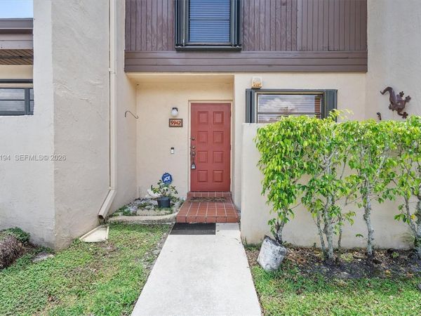 9942 NW 10th St , Unit 7, Pembroke Pines, FL 33024