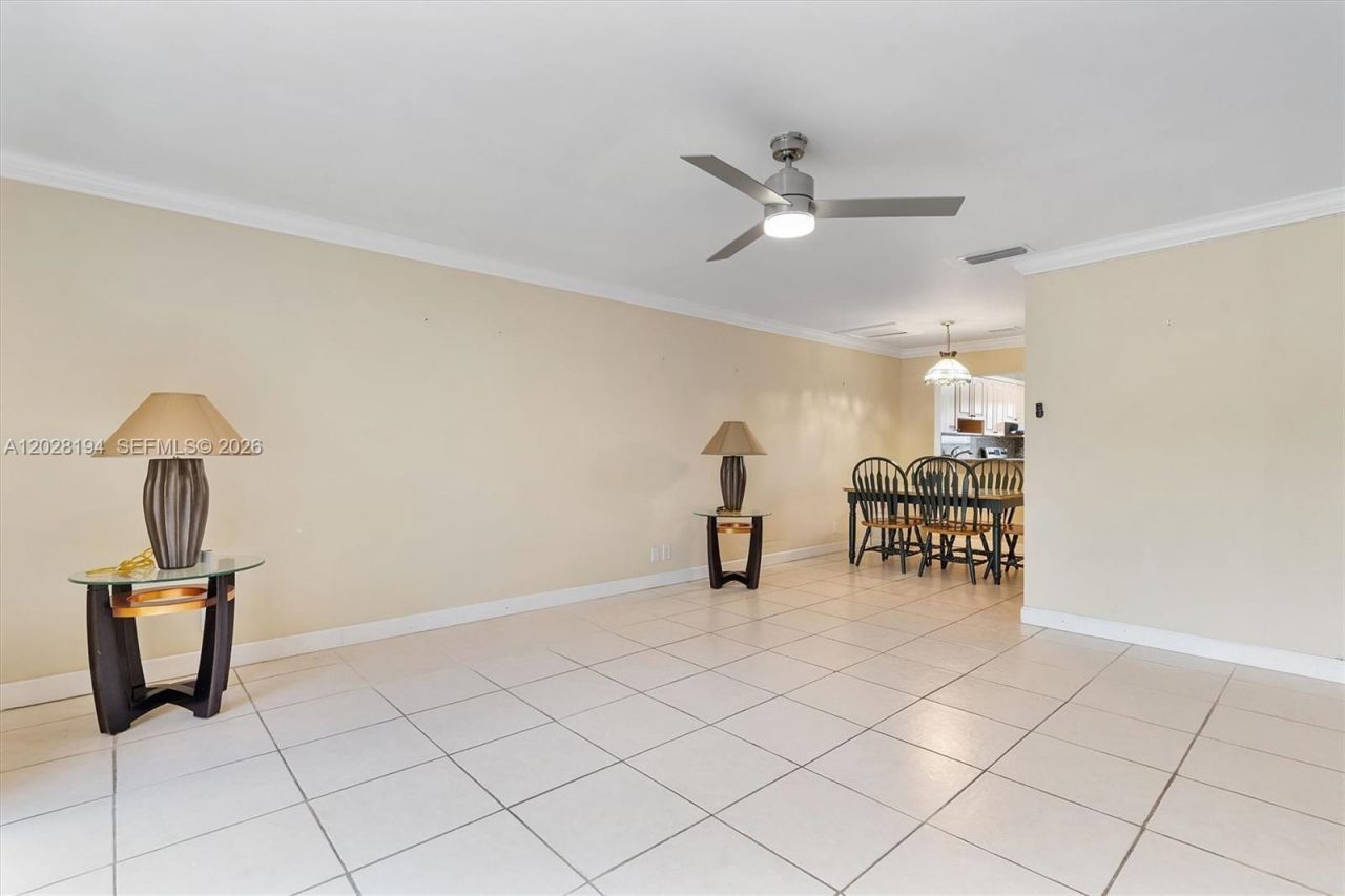 9942 NW 10th St , Unit 7, Pembroke Pines, FL 33024 Photo