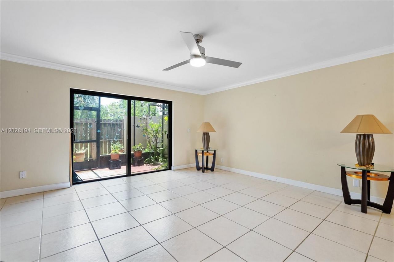 9942 NW 10th St , Unit 7, Pembroke Pines, FL 33024 Photo