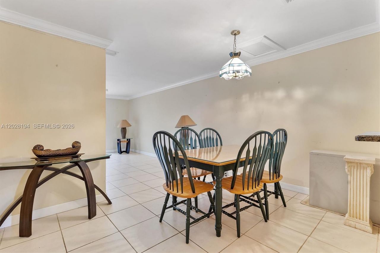 9942 NW 10th St , Unit 7, Pembroke Pines, FL 33024 Photo