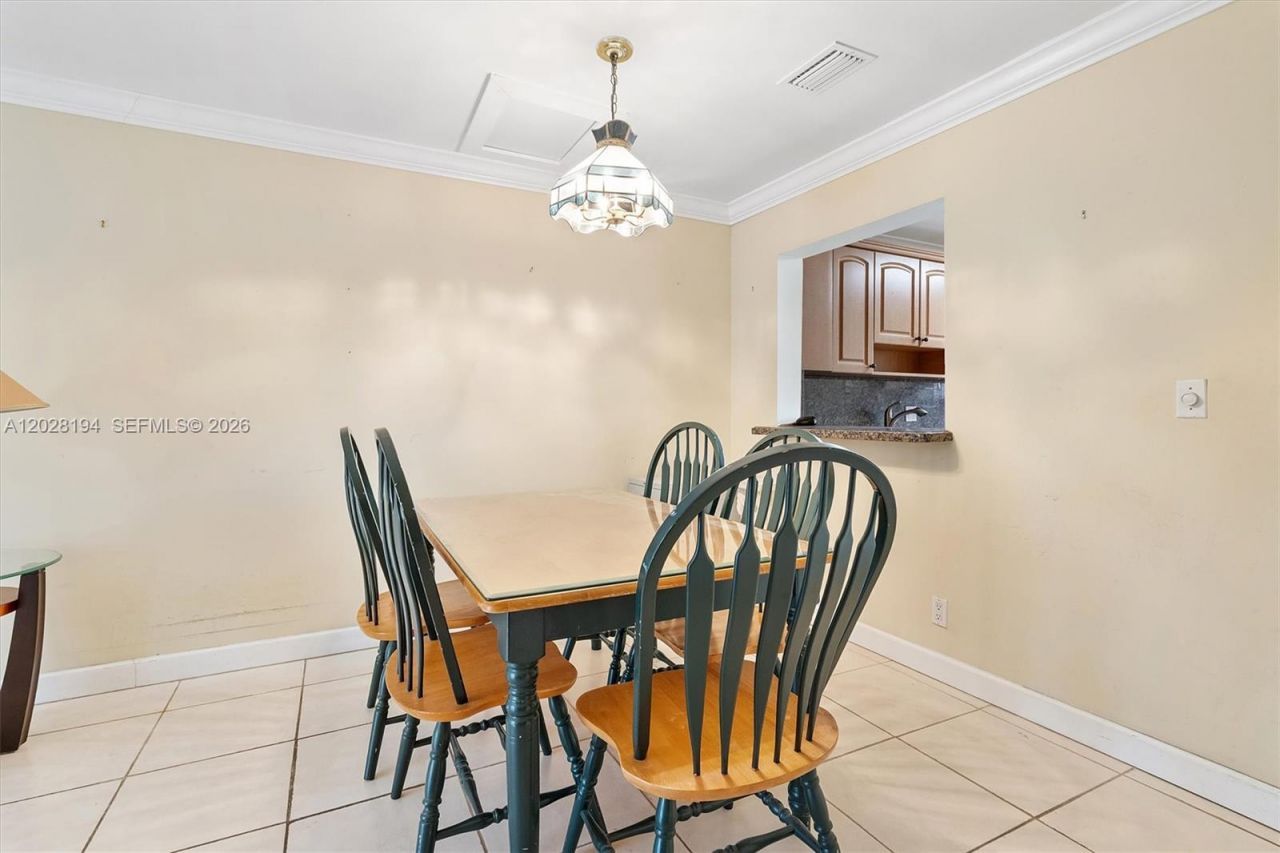 9942 NW 10th St , Unit 7, Pembroke Pines, FL 33024 Photo