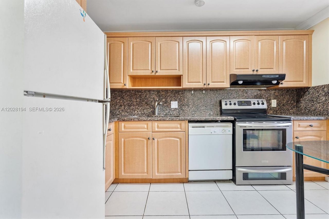 9942 NW 10th St , Unit 7, Pembroke Pines, FL 33024 Photo