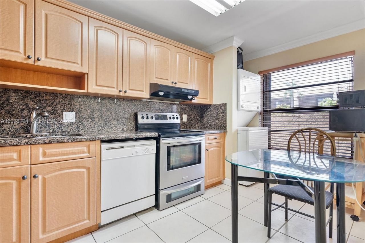 9942 NW 10th St , Unit 7, Pembroke Pines, FL 33024 Photo
