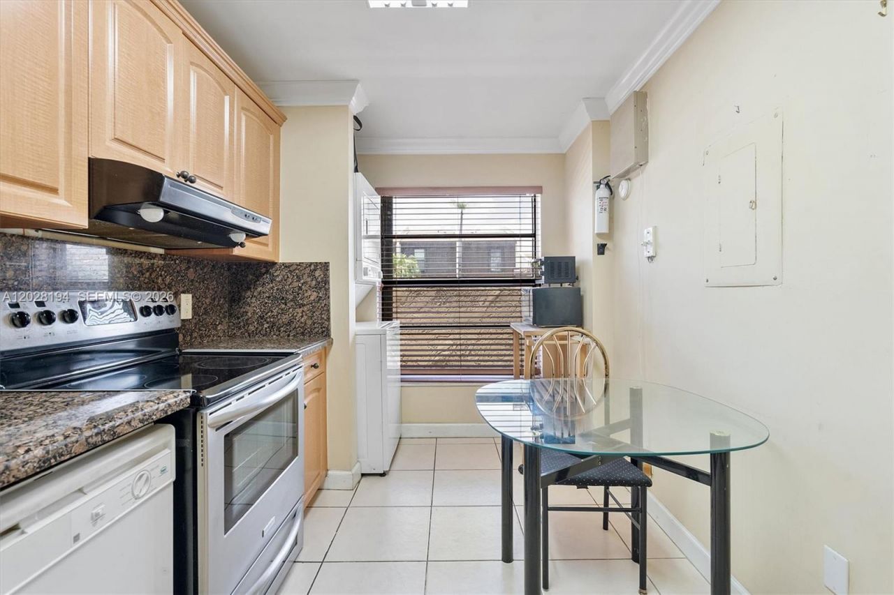 9942 NW 10th St , Unit 7, Pembroke Pines, FL 33024 Photo