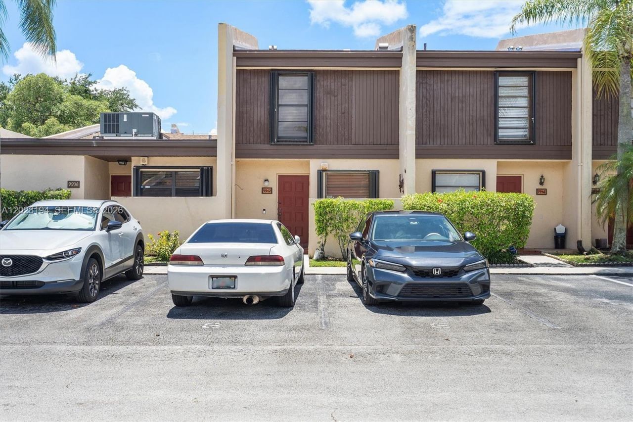 9942 NW 10th St , Unit 7, Pembroke Pines, FL 33024 Photo