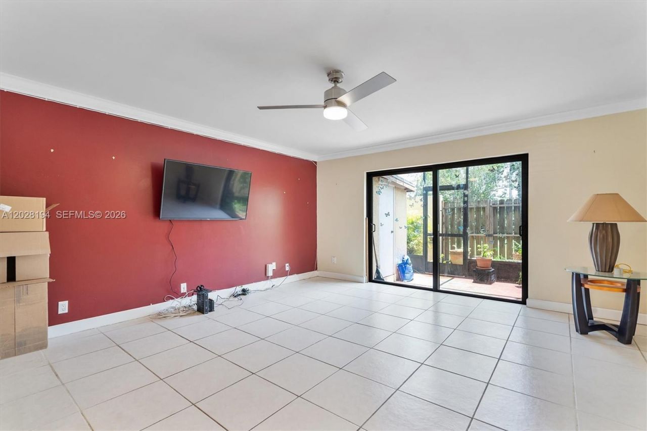 9942 NW 10th St , Unit 7, Pembroke Pines, FL 33024 Photo