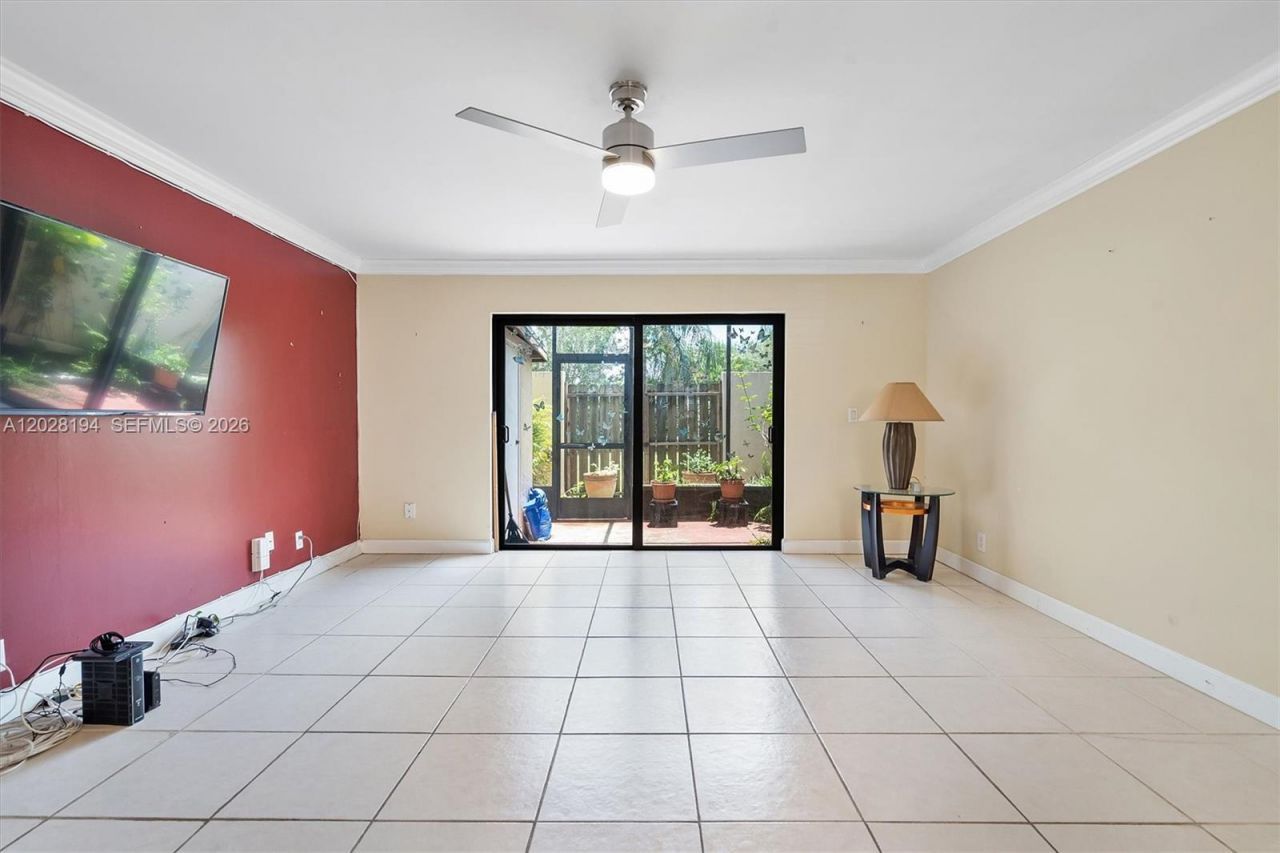 9942 NW 10th St , Unit 7, Pembroke Pines, FL 33024 Photo