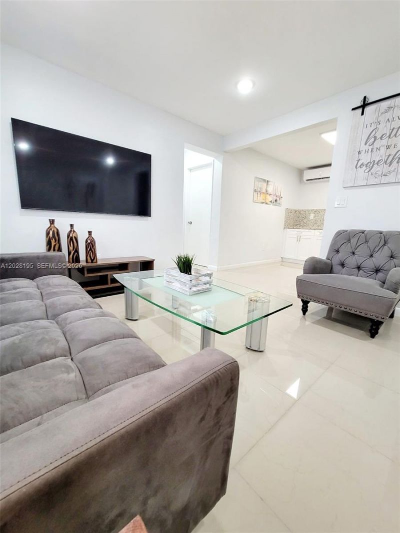 1723 Wiley St , Unit XX, Hollywood, FL 33020 Photo