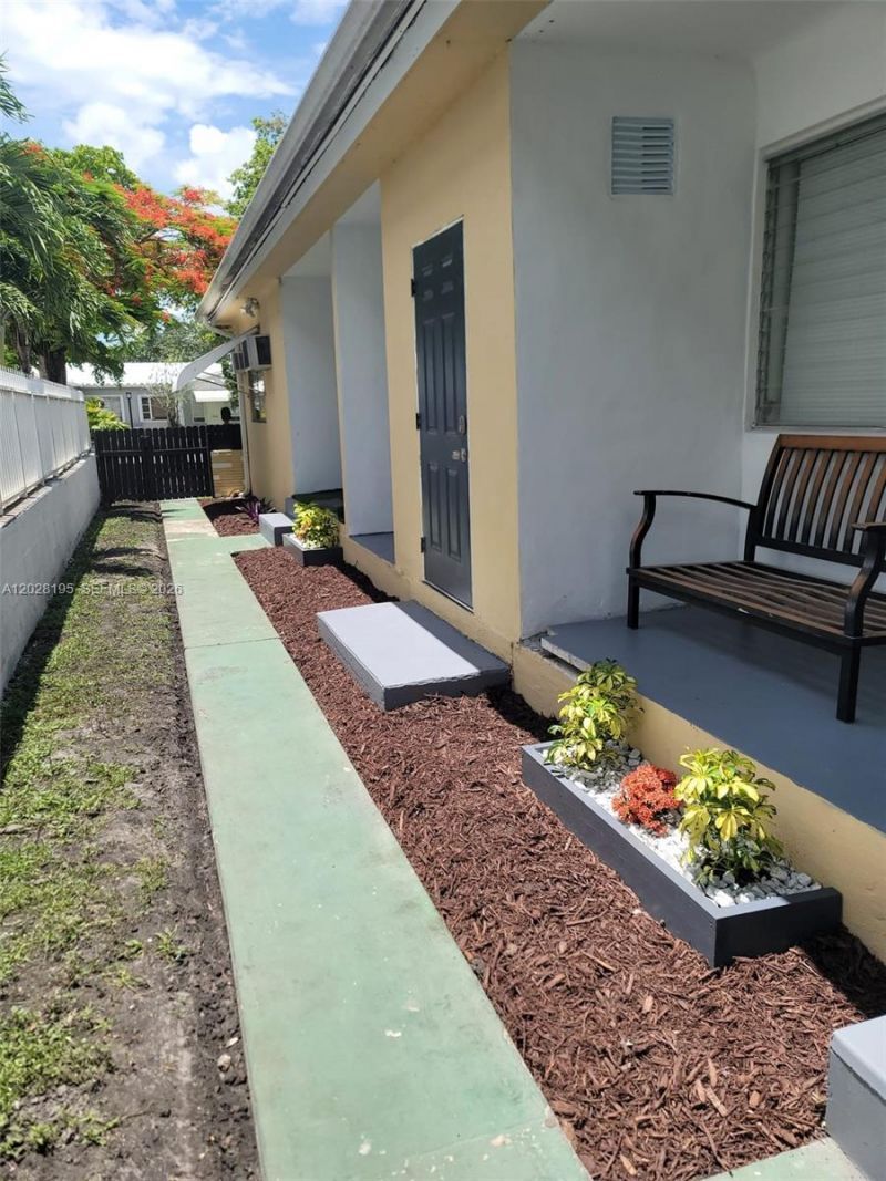 1723 Wiley St , Unit XX, Hollywood, FL 33020 Photo