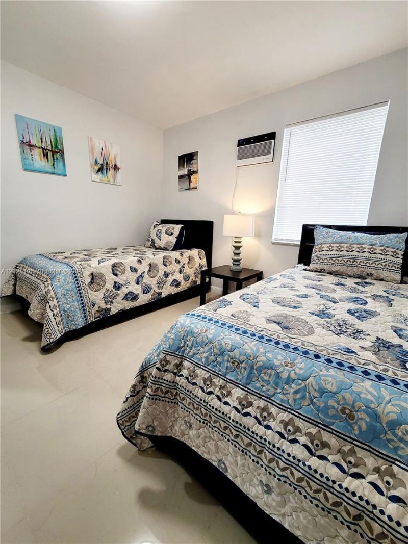 1723 Wiley St , Unit XX, Hollywood, FL 33020 Photo