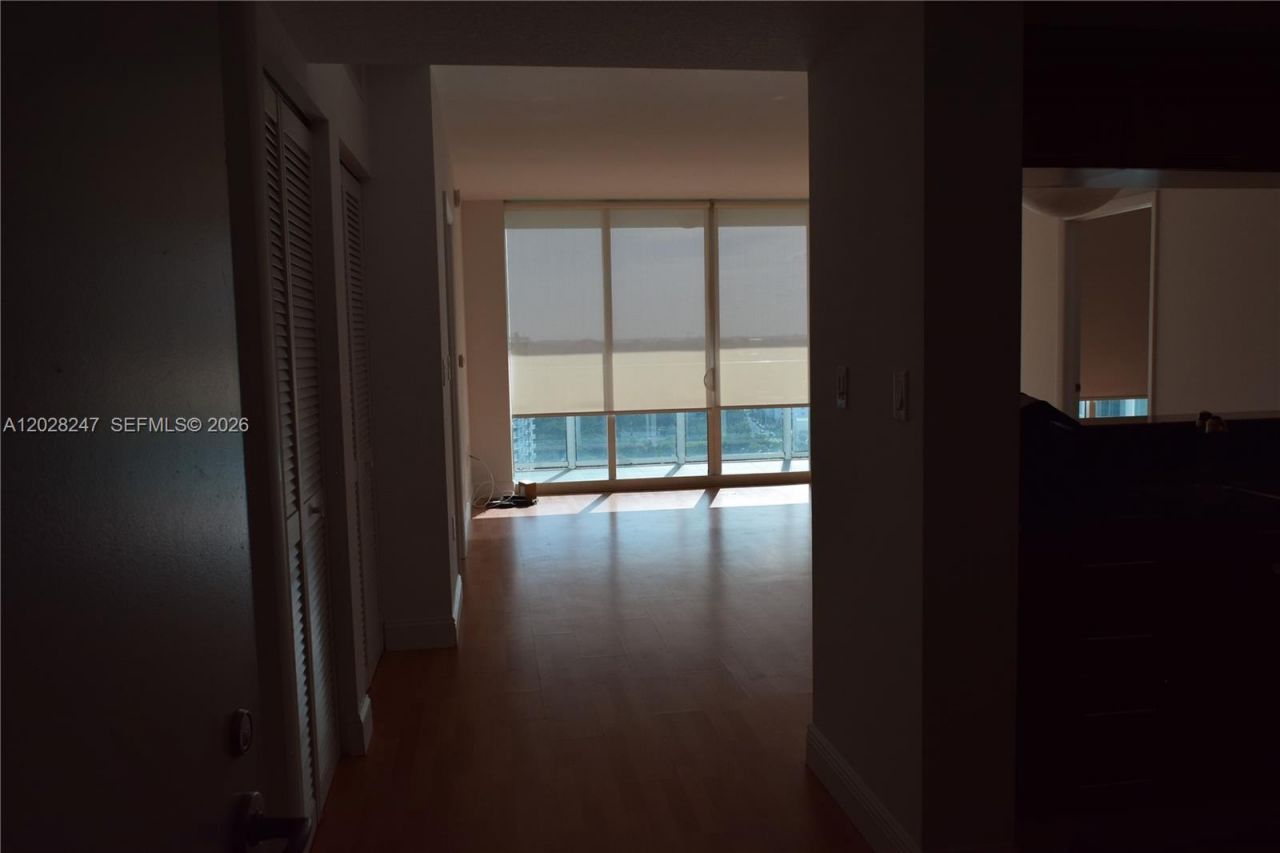1800 N Bayshore Dr, Unit 2310, Miami, FL 33132 Photo