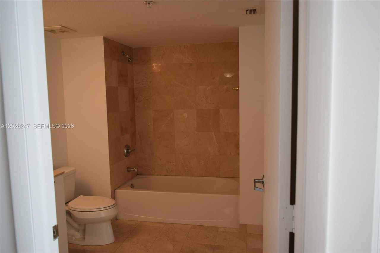1800 N Bayshore Dr, Unit 2310, Miami, FL 33132 Photo