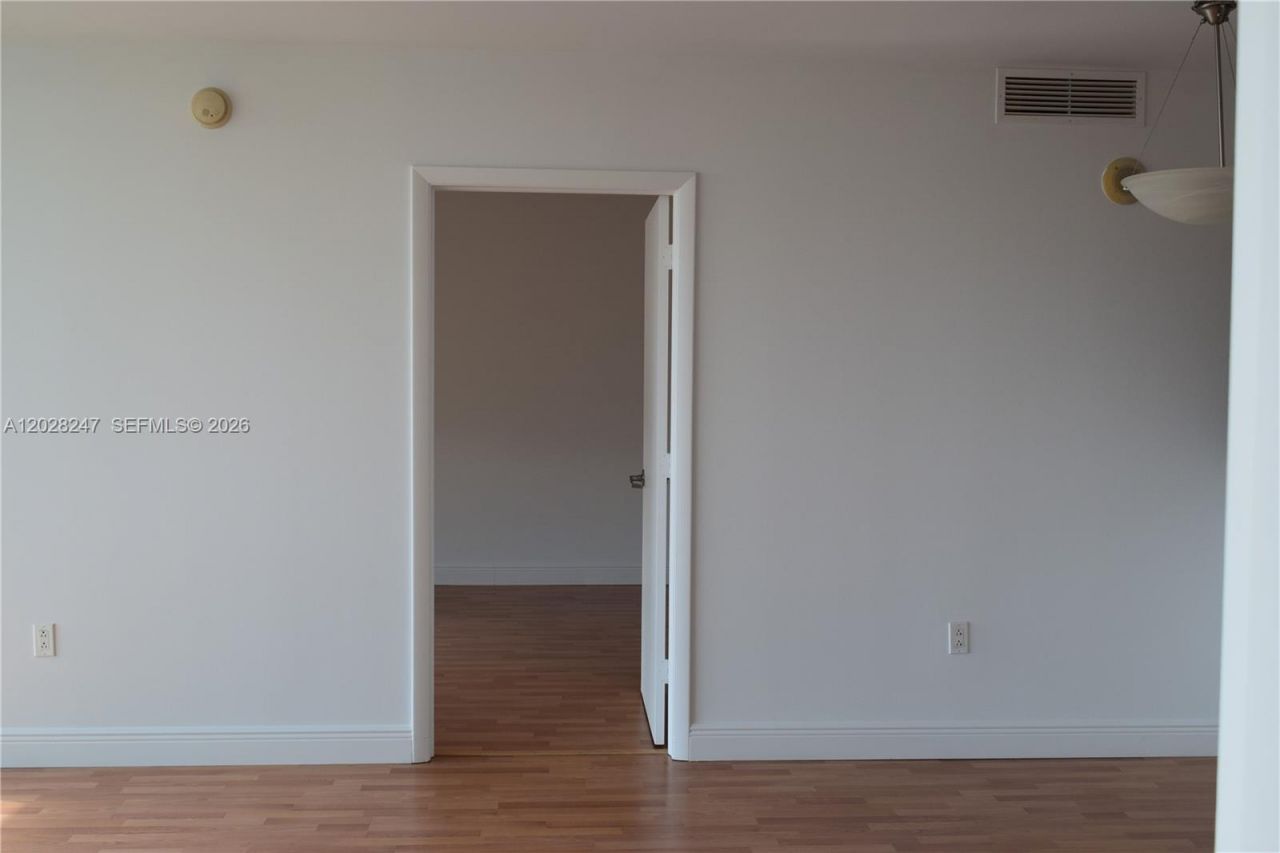 1800 N Bayshore Dr, Unit 2310, Miami, FL 33132 Photo